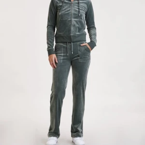 Juicy byxa  - säljer dessa byxorna då jag vill köpa en annan färg, dessa är nästan in till nya, skriv privat för egna bilder 