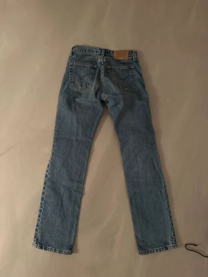 Levis jeans - Sjukt snygga vintage Levis jeans i straight modell. Passar xs/s