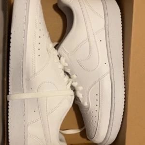 Nike skor - Helt nya, oanvända. Säljs pga fel storlek