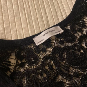 zara linne - fint zara linne med rygg som syns genom 🖤🩷 aldrig använt och i toppskick!!