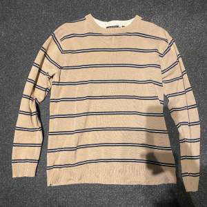 Randig Sweatshirt från märket Reserved