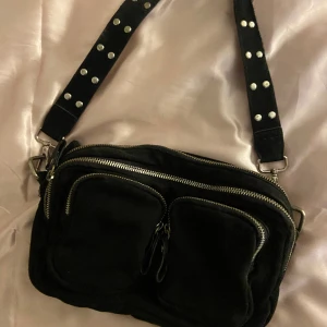 Axelremsväska lik nunoo bag - Säljer min väska som är lik väskorna från nunoo, då jag inte längre använder den. Köparen står för frakten