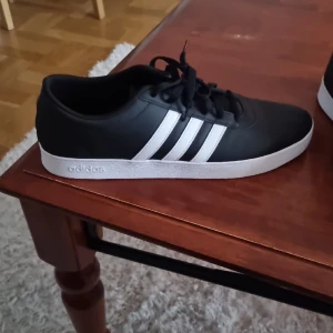 Addidas sneakers - Det är för dig som har stor storlek , använda 1 gång . 