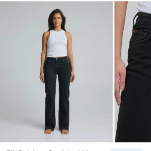 Low waist jeans  - Köpta på bikbok för 699 kronor, säljer  då de var för små för mig. Helt nya, endast testade. Dock ör lappen borttagen Storlek 27/32 