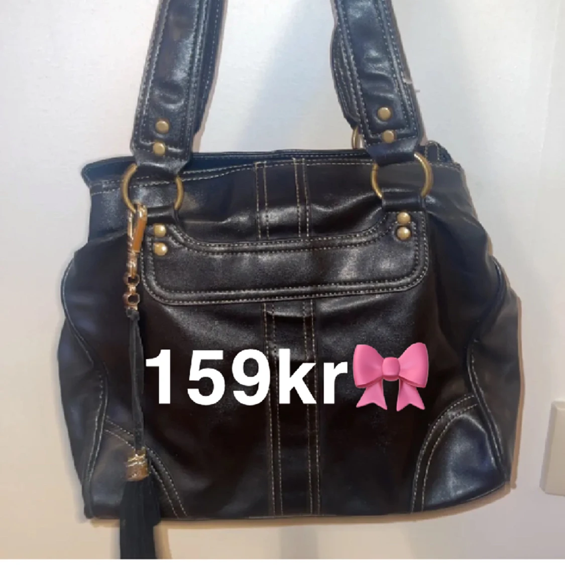 Svart medelstor Väska