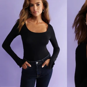 Superfin svart tröja från Gina tricot  - Säljer denna svarta tröja med flare på armarna som man ser på bilden köpte för 199 och den är i superbra skick skriv privat för mera bilder 🩷