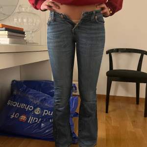 lågmidjade jeans från levis  midjemått: 35cm rakt över innerbenslängden: 78