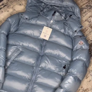Moncler jacka  - Storlek s passar m