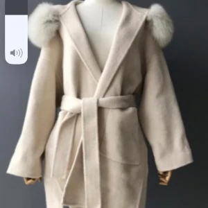 Pälskappa vit - Jätte fin jacka i bra skick, skriv för mera bilder, pris kan diskuteras❤️äkta päls 