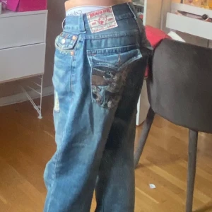 True religion jeans - Säljer mina skitsnygga true religon jeans då de inte kommer till användning längre, priset går att diskutera, hör av er om ni är intresserade!