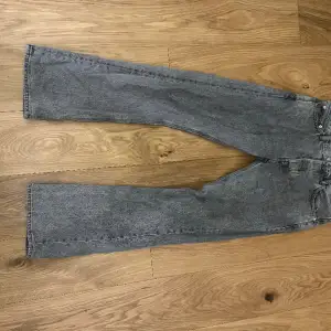 Hope rush jeans, storlek 29. 8/10 general wear bortsett från ett litet hål i fickan! Ny pris 1,5k ish, släpper dem för 600kr!