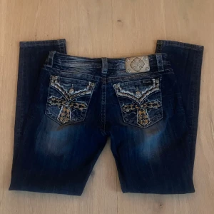 Miss Me jeans - Jeans från märket Miss Me, säljer då dem är för stora💘