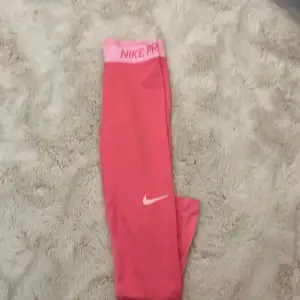 Nya Nike PRO leggings i strl M junior