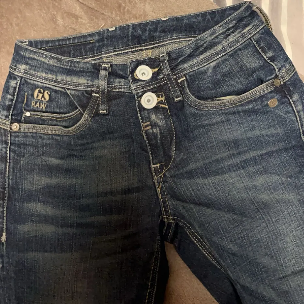 G-star, low waist jeans, för små på mig, frågor eller annat på dm!. Jeans & Byxor.