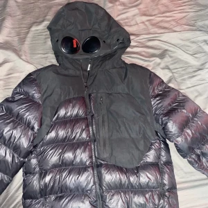 cp jacka - Cp jacka i bra skick, köpt förra vintern, fraktar inte och jag tar både swish och kontant. Orginalpris 5,300kr 