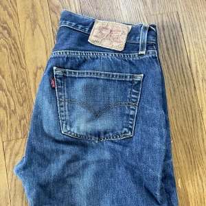Vintage Levis 501s - Snygga vintage Levis 501 jeans!! Storlek w28 l32 