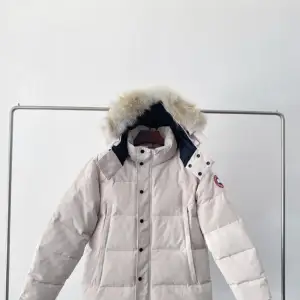 Säljer Canada goose jackor för ett bra pris! QR kod tillkommer! Helt nya och fräscha! Pris kan diskuteras vid snabb affär!