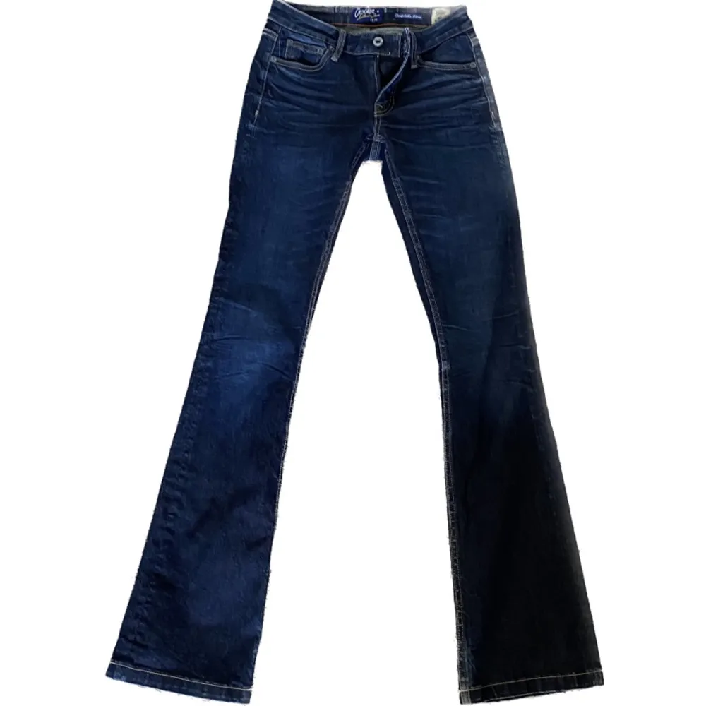 Lågmidjade och utsvängda Crocker-jeans 💥. Jeans & Byxor.