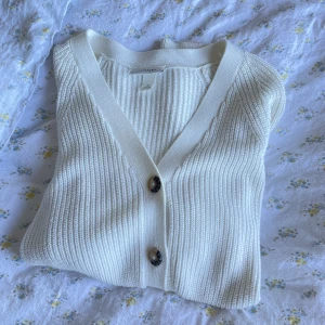 Stickad kofta  - Storlek xs men passar s/m med. Bra skick💕