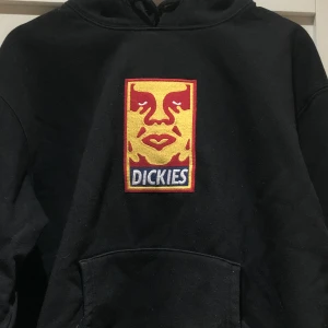 Dickies x Obey Hoodie  - Nypris ca 1500kr använd 1 gång, limited edition, 800kr 💛