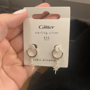 ÄKTA SILVER ÖRHÄNGEN  - ÄKTA SILVER örhängen, helt oanvända, ny pris 249kr mitt pris 190kr, skriv om du har frågor vill ha mer bilder eller funderingar❤️