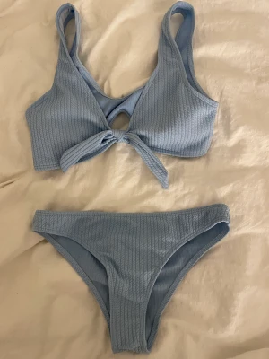 BIKINI - blå bikini, oandvänd ifrån shein 