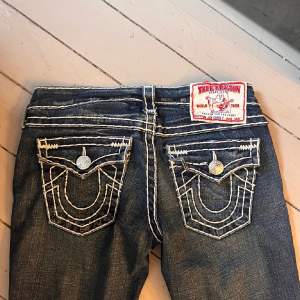Säljer ett par super fina jeans då de inte kommer till användning