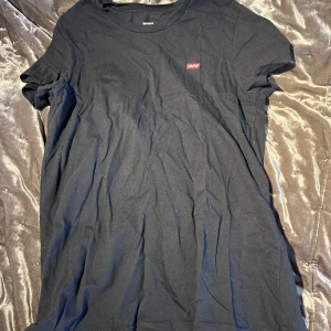 Levi’s t-shirt - Levi’s t-shirt använd fåtal gånger, passar även s