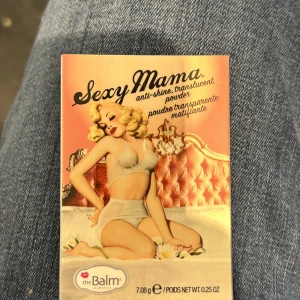 blush - populär blush nypris 200kr mitt pris 100kr oöppnad