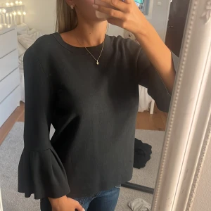 Trekvartsärm tröja  - Säljer denna as snygga mörkgröna trekvartsärm tröjan!!
