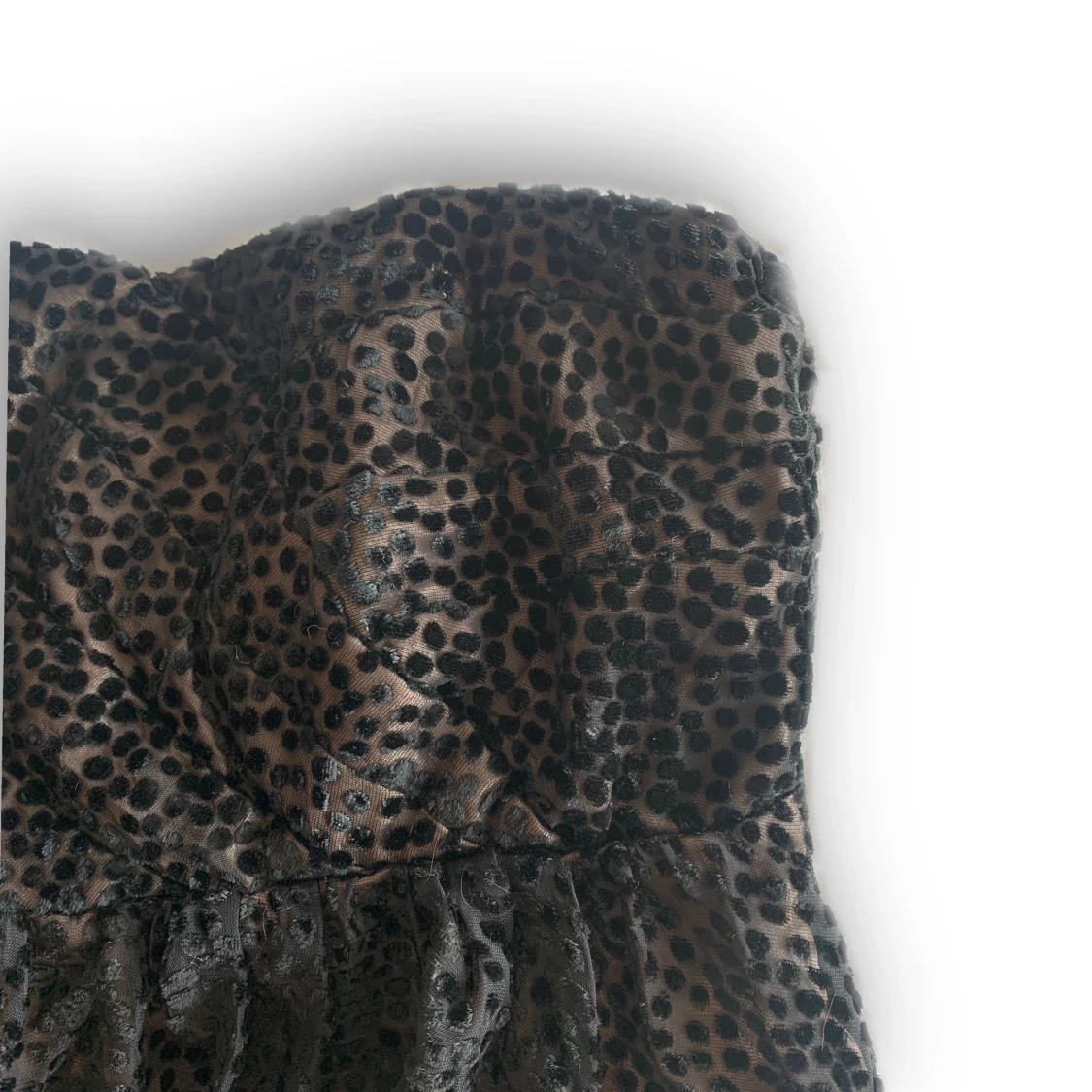 Gullig prickig klänning  - 90