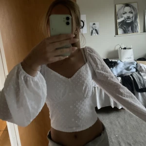 Vit blus  - Blus från new yorker. Använd 1 gång! Jätte fin o söt💖 