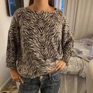Tröja med zebra mönster - Sjukt snygg blus med zebra mönster!!🙏🏼🙏🏼🔥