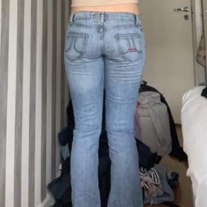 Skitsnygga jeans från Decon!! Kontakta för fler frågor🫶🏼