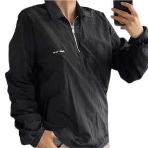 Vintage jacka  - Följ profilen och få 5% i rabatt   Produktens skick: mycket god   Storlek: S  Passform: regular   För mer info, kontakta mig 😀