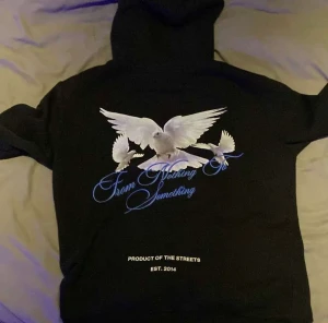 Hoodrich hoodie - En väldigt fin Hoodrich tröja i bra kondition. Inga fel på tröjan. Kan skicka fler bilder