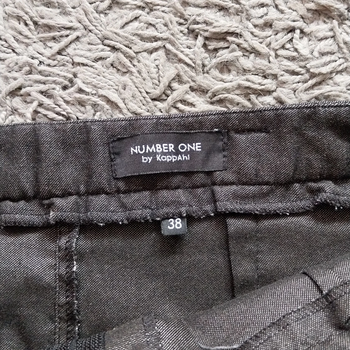 Mellanlång kjol. - 91