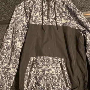 Loop Cans jacka  - Vind jacka av loop cans väldigt bra för att måla och ovanlig , kvalitet 9/10