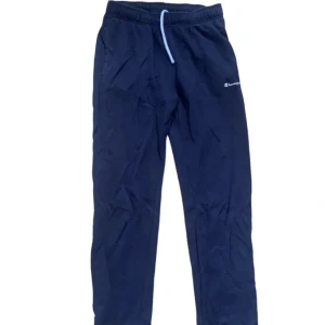 Champions mjukisar  - Följ profilen och få 5% i rabatt   Produktens skick: mycket bra  Storlek: S  Passform:  med raka ben utan vaddar   För mer info, kontakta mig 😀