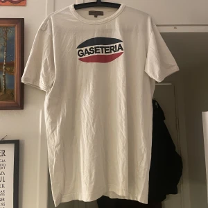 VINTAGE T-SHIRT - Skitcool vintage t shirt som inte kommer till användning. Sitter bra o snyggt på mig som är 180 priset är som alltid diskuterbart 🌟🌟🌟