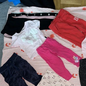 Bebiskläder - Söta kläder i jätte bra skick  45kr styck eller 400kr för allt 