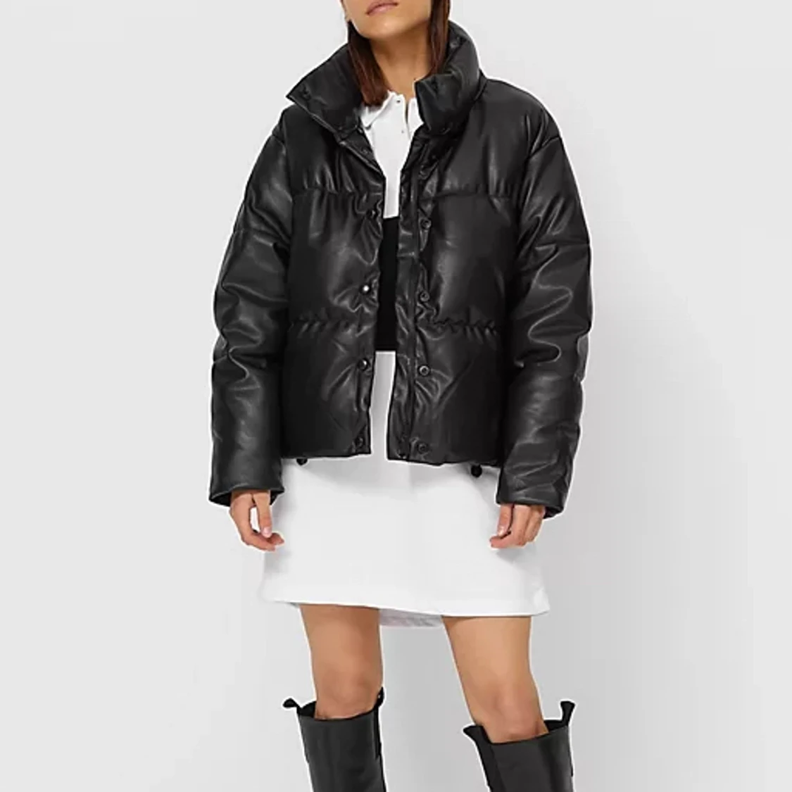 Pufferjacka med läder effekt