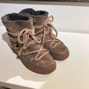 iinuki skor - Storlek 39 Sparsamt använda 