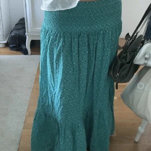 Långkjol zara  - Jättefin långkjol från zara. Använd men i väldigt bra skick. Jättefin passform. Köp via köp nu🩷🩷🩷