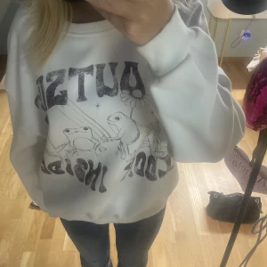 Bersha tjocktröja - En jätte gullig tjocktröja från bersha som säljs pga den använts inte💗 xs men sitter ganska oversized
