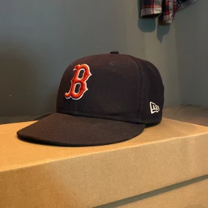  New era keps 59fifty - Hej säljer min New era 59fifty keps. Skick 6 av 10. Storlek 56,8 men skulle säga att den även passar 57,6. Hör gärna av her vid fler frågor eller bilder. 