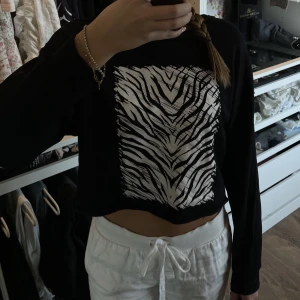 Tröja med zebra - Sweatshirt från JDY i strl S. Knappt använd 💕