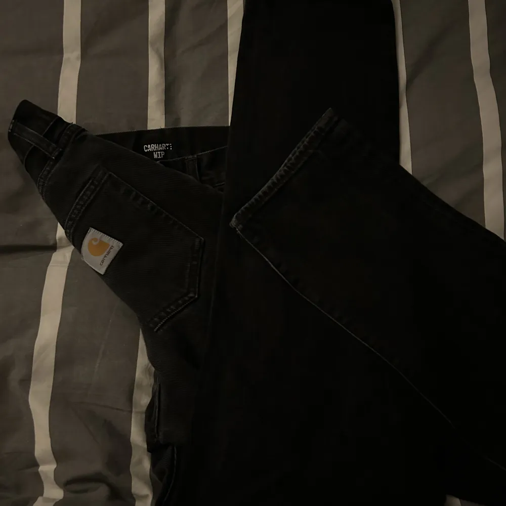 Ett par snygga svarta basic jeans. Väl använda men finns inga skavanker. Hör av er vid intresse! . Jeans & Byxor.