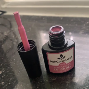 Color gel - Helt ny, i färgen A078. En otrolig fin färg av nyansen lila samt rosa. 💜💖 KÖP FÖERA GELER OCH FÅ DET BILLIGARE