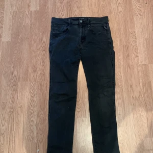 Replay jeans - Fina Replay jeans jag tyvärr växt ur. Mycket fint skick. Pris kan diskuteras